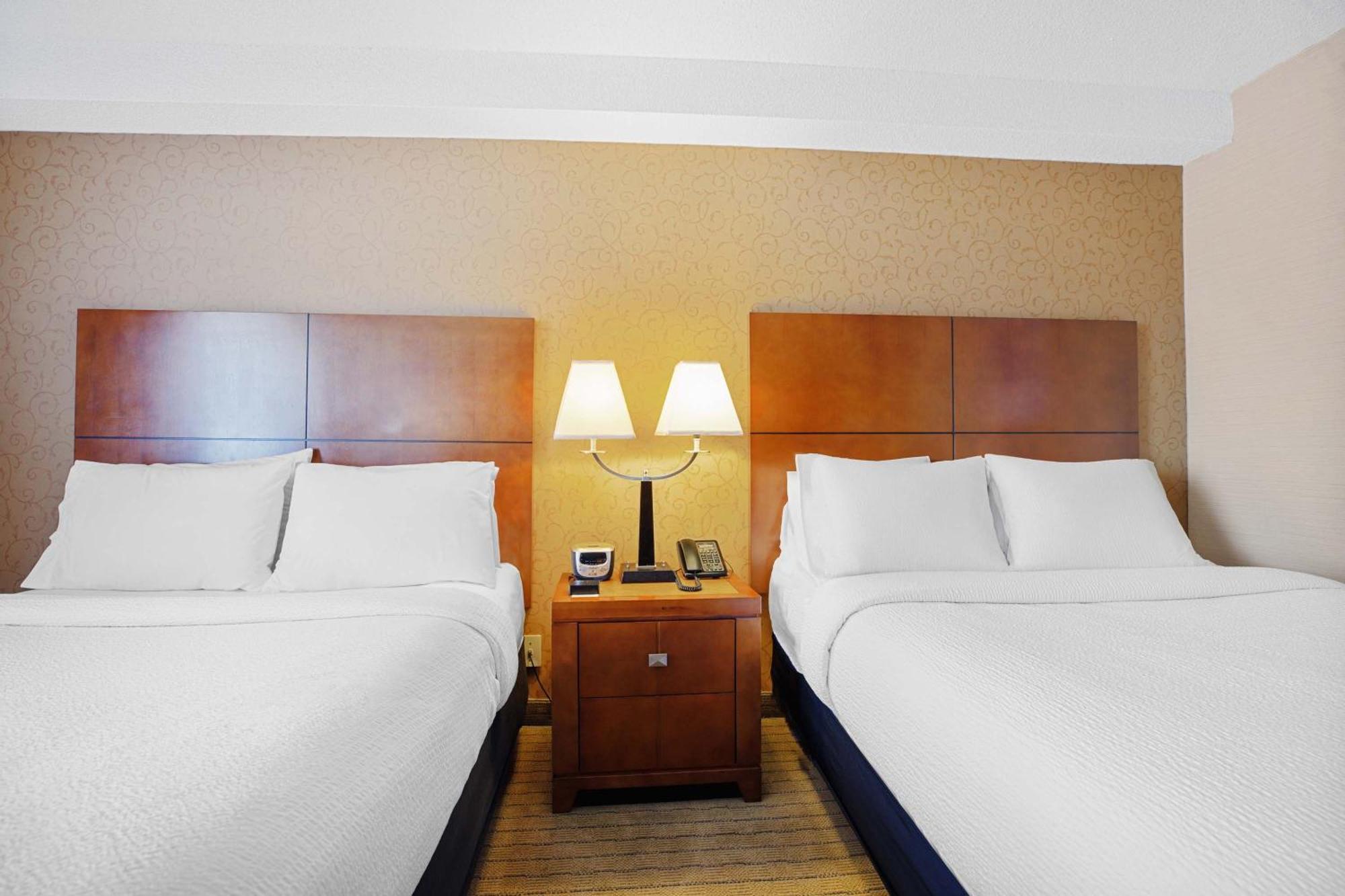 Sandman Hotel & Suites London Downtown エクステリア 写真