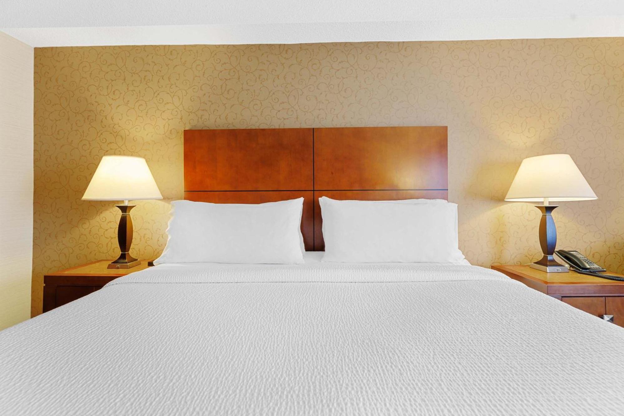 Sandman Hotel & Suites London Downtown エクステリア 写真